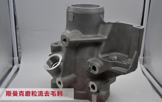 閥體<a href='http://www.yyjdwx.com' target='_blank'><u>交叉孔去毛刺</u></a>，是令人十分苦惱的事情。一來閥體交叉孔多，二來交叉孔毛刺不像表面毛刺那樣容易接觸，所以，如果用人工對閥體<a href='http://www.yyjdwx.com' target='_blank'><u>交叉孔去毛刺</u></a>，十分緩慢。